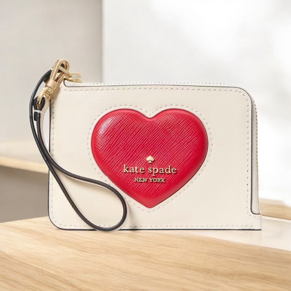 Kate Spade Heart Wristlet NWT Meringue Saffiano Leather Novelty ID Card Holder